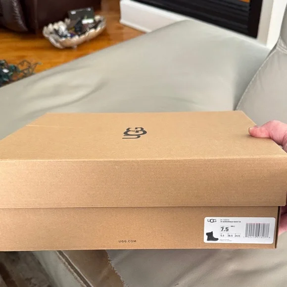 UGG Black Adirondack Winter Boot III - Brand New - Picture 6 of 8